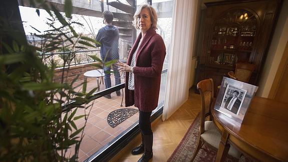 Ana Iribar, con su hijo.