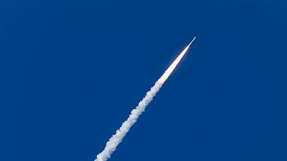 El cohete Vega, con el IXV a bordo.