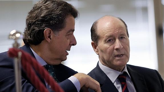 El que fuera presidente de Terra Mítica, Luis Esteban (dcha) y Miguel Navarro, que ocupó el cargo de director general. 