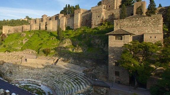 El teatro romano, al pie de la Alcazaba.