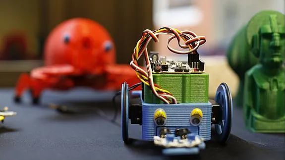 Un modelo de robot educativo en la IV Jornada GMV de Robótica.