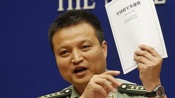 El coronel Yang Yujun, portavoz del ministerio de defensa, presentó esta semana la estrategia de defensa. 