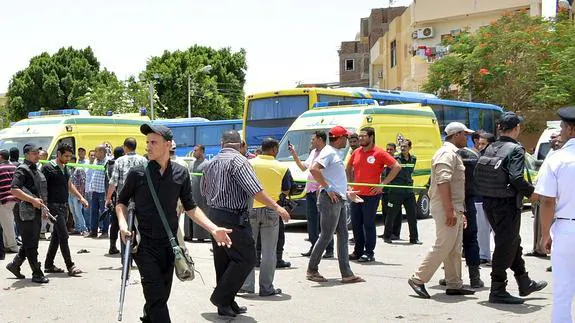 Ambulancias en el lugar del atentado. 