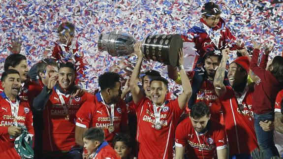 Los chilenos celebran su triunfo en la Copa América. 