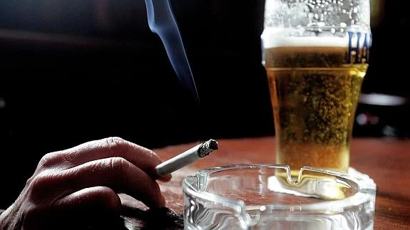 El tabaco y el alcohol son dos de los principales enemigos de la salud. 