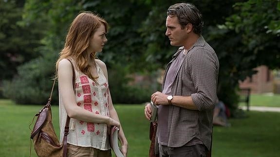 Emma Stone y Joaquín Phoenix, en una escena de la película.