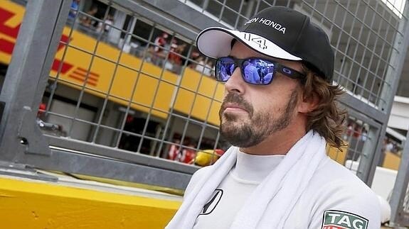 Fernando Alonso, muy serio en el circuito de Suzuka. 
