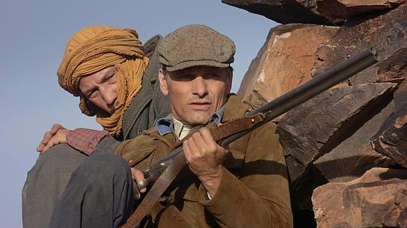 Viggo Mortensen protagoniza y produce este largometraje inspirado en el relato de Camus 'El huesped'.