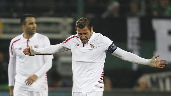 Krychowiak se lamenta durante el partido. 