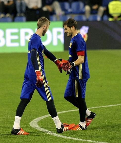 De Gea (i) y Casillas, durante un entrenamiento con la selección española. 