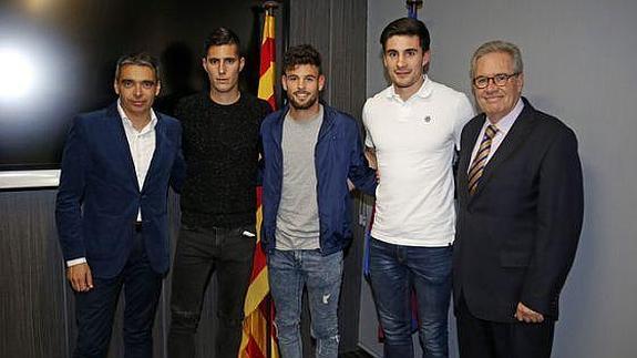 Sergi Guardiola (2i), durante su presentación como jugador del Barça B.