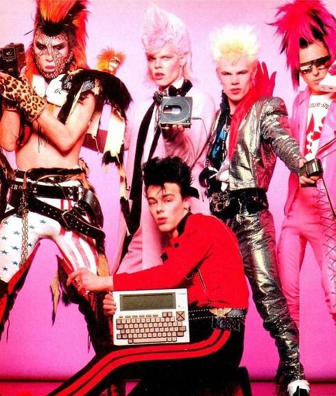 Sigue Sigue Sputnik. De izquierda a derecha, Martin Degville, Neal X, Ray Mayhew, Tony James y, debajo, Chris Kavanagh.