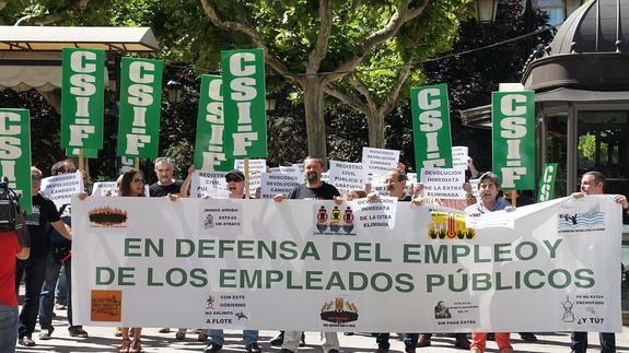 Manifestacion de los trabajadores de las admistraciones publicas en una convocataria del CSIF.