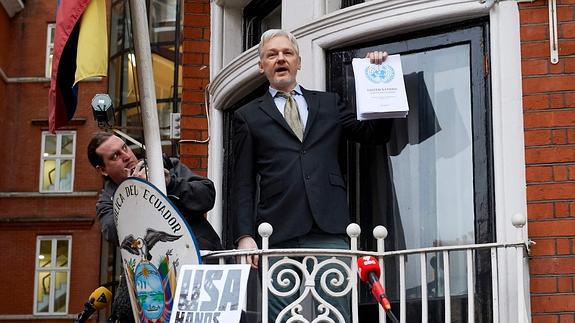 Julian Assange, en la embajada de Ecuador en Londres. 