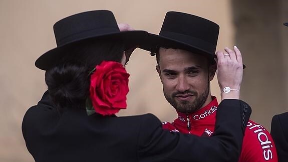 Bouhanni, durante la ceremonia. 