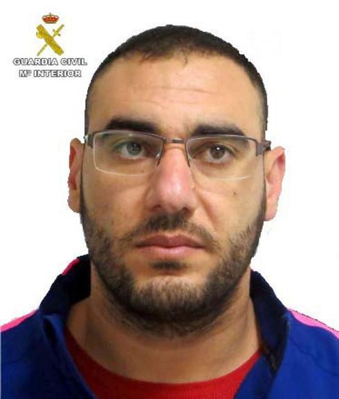 Imagen difundida por la Guardia Civil de Hicham Bourass Bourjel, de 35 años y 1,85 metros de altura.