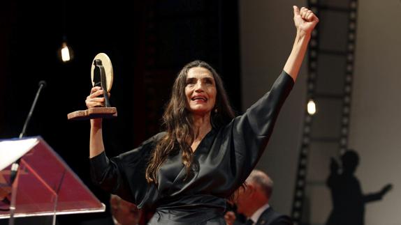 Ángela Molina recoge el Premio Nacional de Cinematografía.