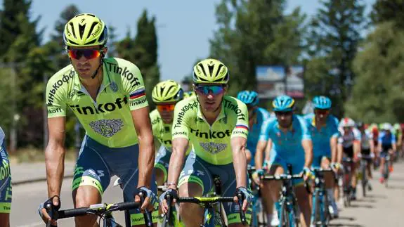 Alberto contador (izq) durante una etapa de la Vuelta a Burgos. 