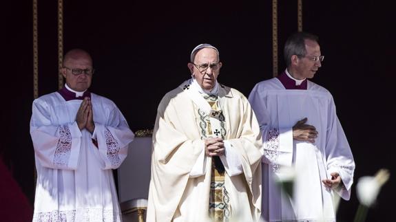 El Papa oficia la ceremonia. 