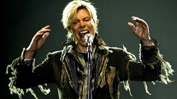 David Bowie en un concierto.