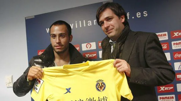 Alejandro Martinuccio, cuando fue presentado con el Villarreal. 