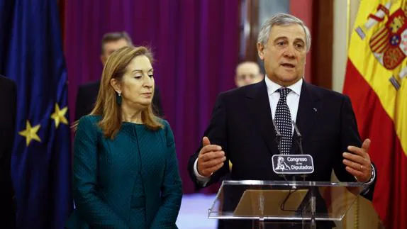 Antonio Tajani (dcha.) y Ana Pastor (izq.).