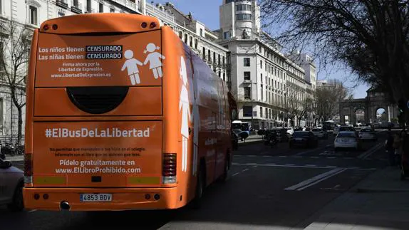 El autobús de HazteOir circula por Madrid.
