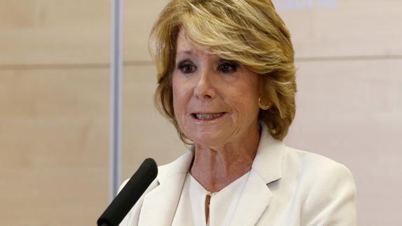 Esperanza Aguirre anunciando su dimisión.