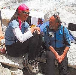 Calma. Pasaban y Oiarzabal, en el Himalaya. ::                             FERNANDO. J. PÉREZ