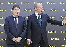 José Luis Olivas, exvicepresidente de Bankia, y Rodrigo Rato, expresidente, en un acto celebrado en Valencia en 2011. ::                             REUTERS