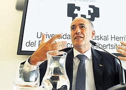 El rector Goirizelaia subrayó que en el ámbito de las matemáticas, la UPV/EHU está entre las mejores 150. ::                             TELEPRESS