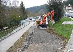 Obras de construcción del bidegorri desde el polideportivo Majori a la ikastola Jakintza. ::                             MARIN