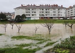 El río Oria deja huertas y terrenos inundados a su paso por Zubieta, Usurbil, Aginaga y Orio