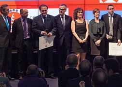 Foto de familia de los premiados por la Cámara de Comercio de Gipuzkoa. /Michelena