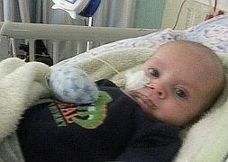 Wyatt, el bebé que no puede abrir la boca