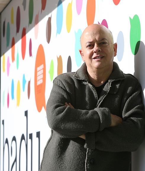 "Me ofrecí para lo que quisiera 'gratis et amore' y como no recibí respuesta alguna", explica Elorza. 