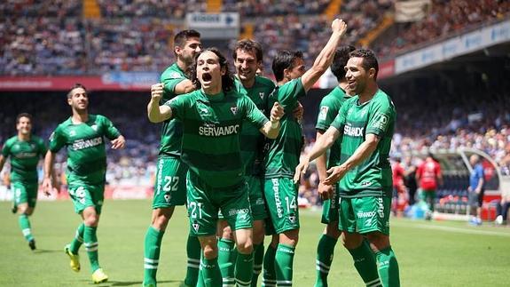 Un gol de 'pizarra' da el empate al Eibar