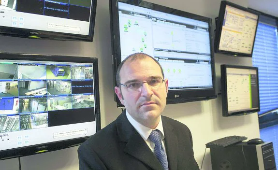 José Poza, consejero delegado de MásMóvil Ibercom, en las instalaciones de la empresa de telecomunicaciones, en Zuatzu.