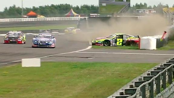 Vilariño pierde el liderato de la Nascar Europea