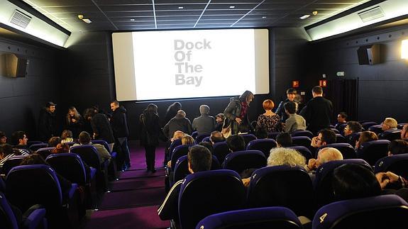 Sala de cine del Trueba durante la proyección del Festival de Cine 'Dock of the Bay'. 