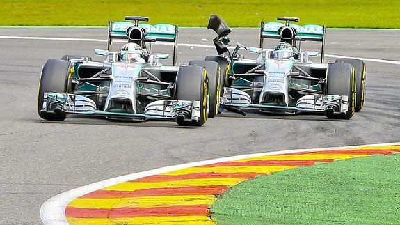 Rosberg y Hamilton, mano a mano en el circuito de Spa. 