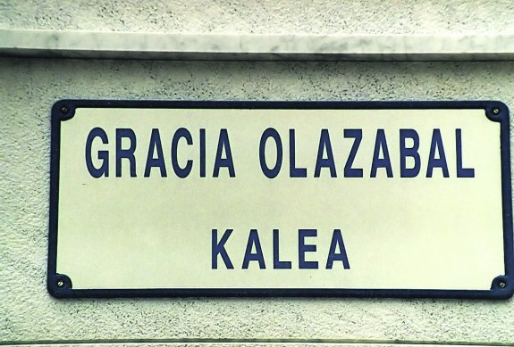 Una calle con nombre de mujer, la dedicada a Gracia Olazabal, impulsora del convento de San Telmo. 