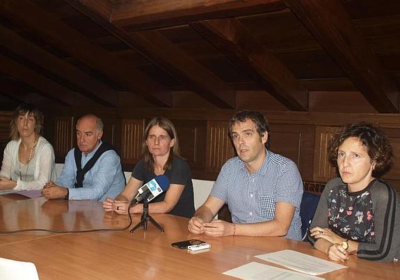 Representantes de los ayuntamientos de Azpeitia y Azkoitia, y de Iraurgi Berritzen.