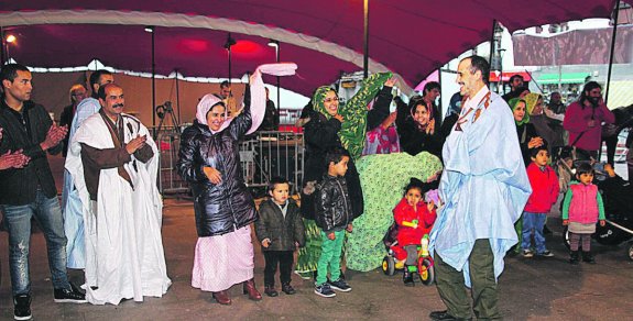 Fiesta. La comunidad saharaui se suma a la fiesta ofreciendo un folclore muy especial.