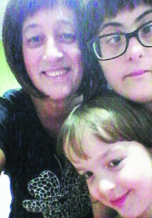 Selfie. Mari Carmen Castro, con su hija Amaia y su nieta Maialen.