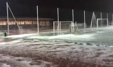 La pista de atletismo de Beraun, inundada