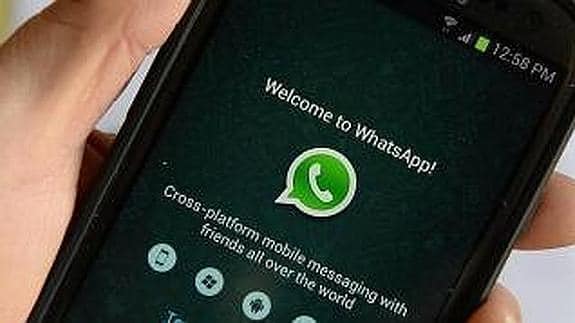 WhatsApp convierte en opcional el polémico doble check azul