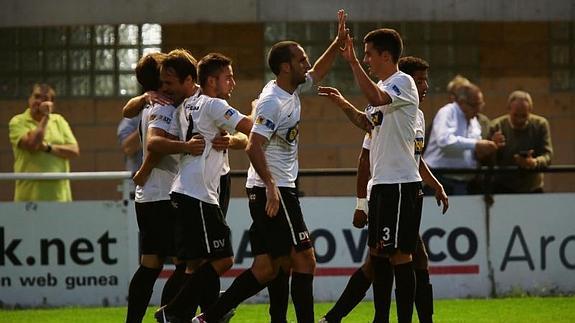 El Real Unión celebra el gol de Galán. 