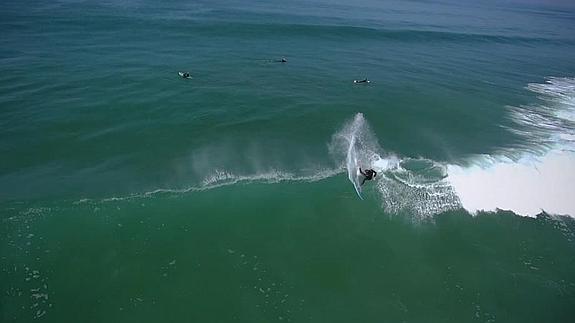 Surf a vista de drone en Las Landas