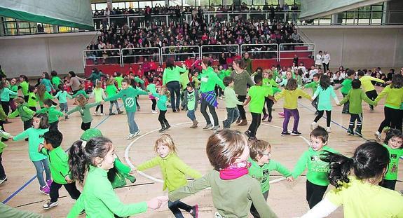 Herri Ikastolako ikasleek asko gozatu zuten atzo Kiroldegian antolatutako ekintzekin. 